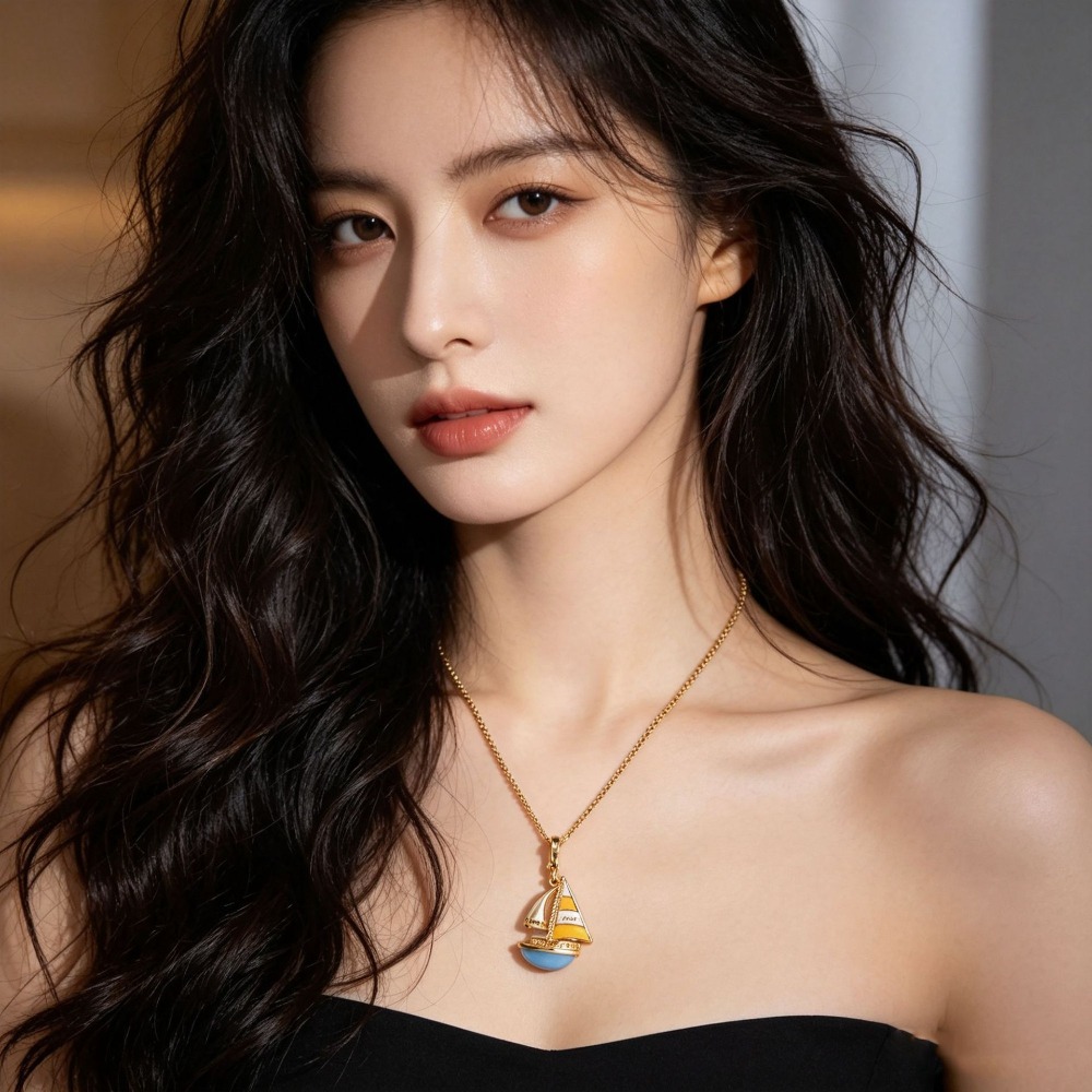 Initial Letter Necklace 18K Gold - 세련된 에나멜 유약으로 마감된 파란색 요트