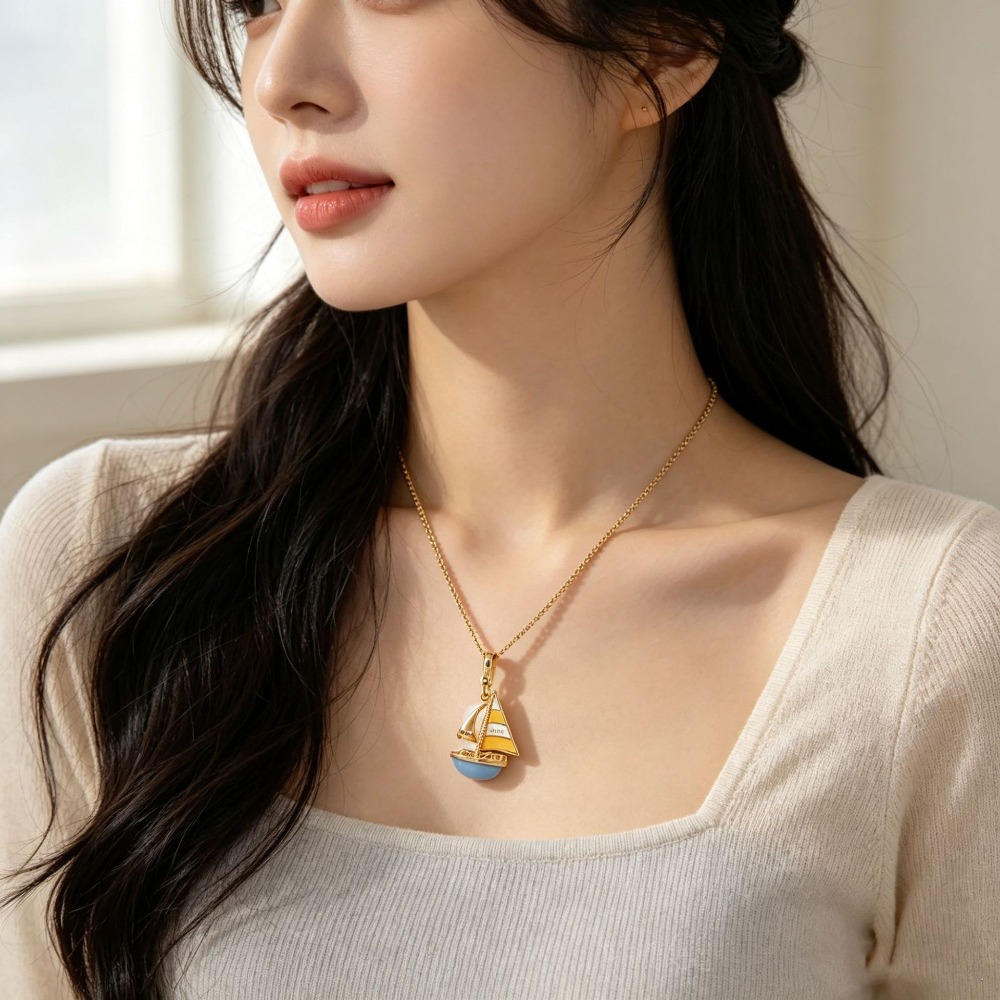 세련된 에나멜 유약으로 마감된 파란색 요트 펜던트 목걸 - Initial Letter Necklace 18K Gold 리뷰 및 가격